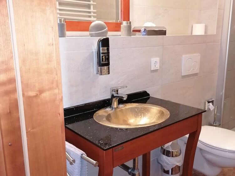 צימר Pension Riverside In Leverkusen Hitdorf Am Rhein Zentral An Der A1 Und 59