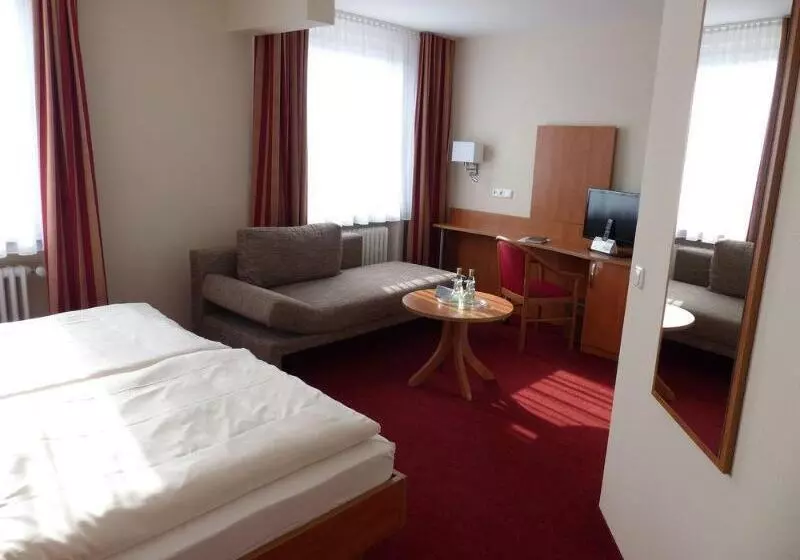 City Hotel By Celina