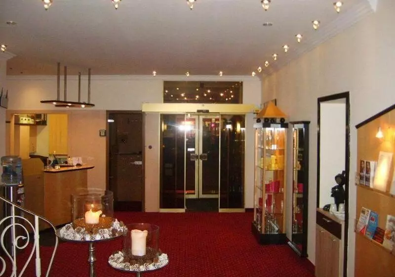 City Hotel By Celina