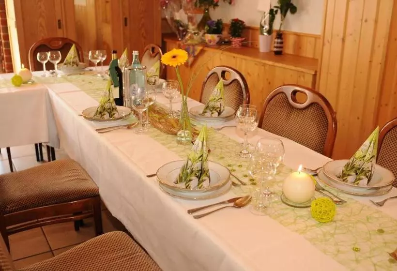 酒店 Alter Dorfkrug Am Kanal