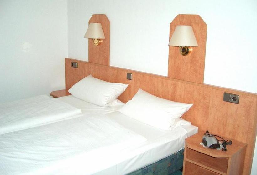 فندق Alter Dorfkrug Am Kanal