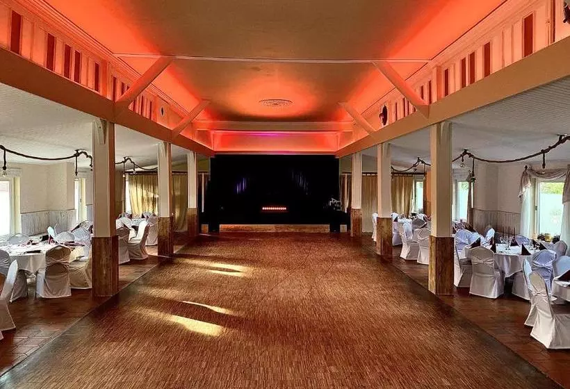 Отель Schützenhof Kirchhatten