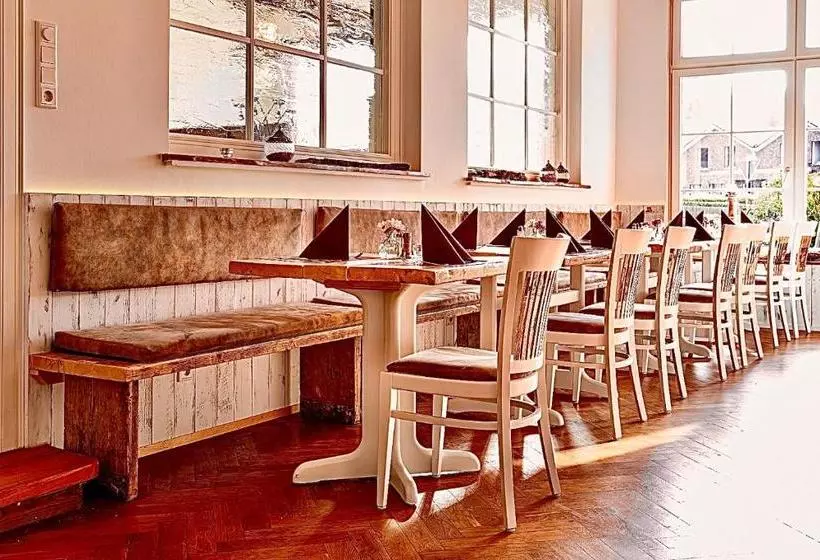 Отель Schützenhof Kirchhatten