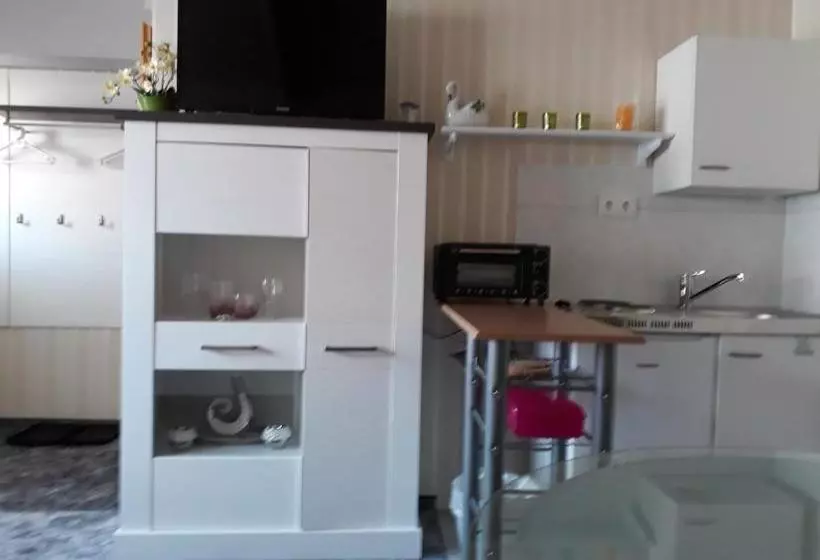 تختخواب و صبحانه Pension Haus Germania