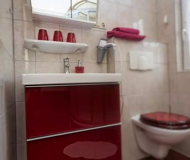 تختخواب و صبحانه Pension Haus Germania