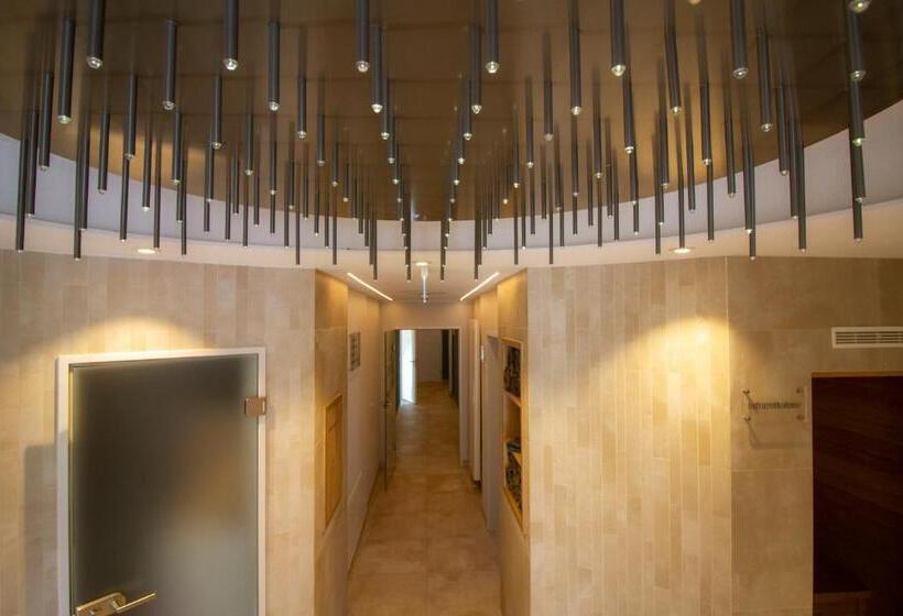 Bernstein Acamed Resort