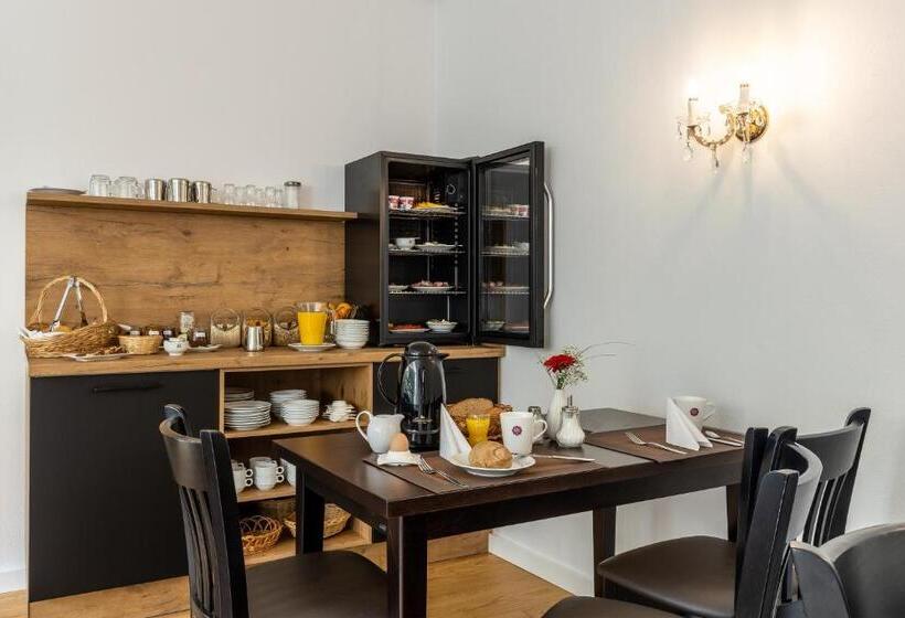 Отель Annet Garni