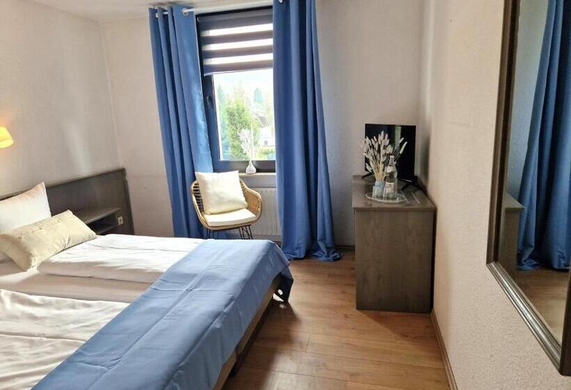 Отель Engelskirchen