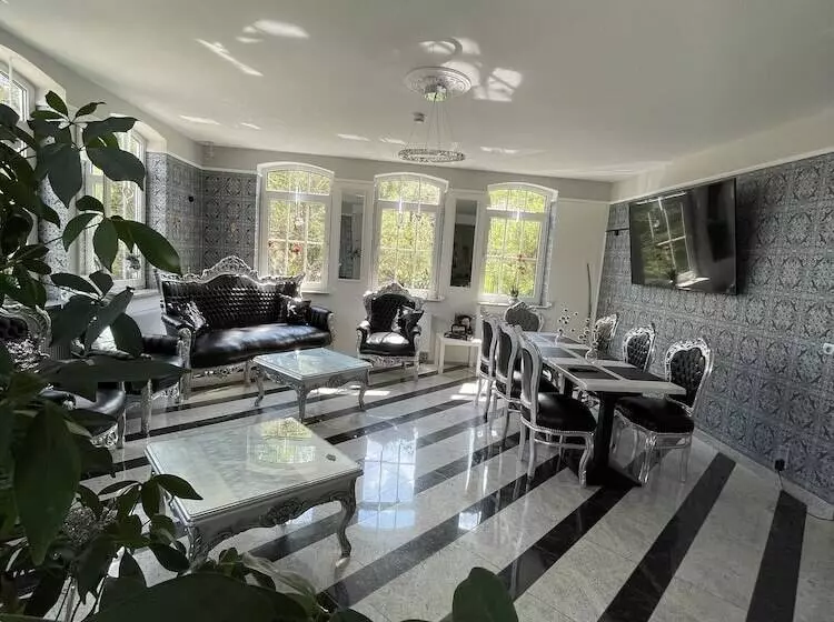 Hotelli Haus Hennesburg, Garni