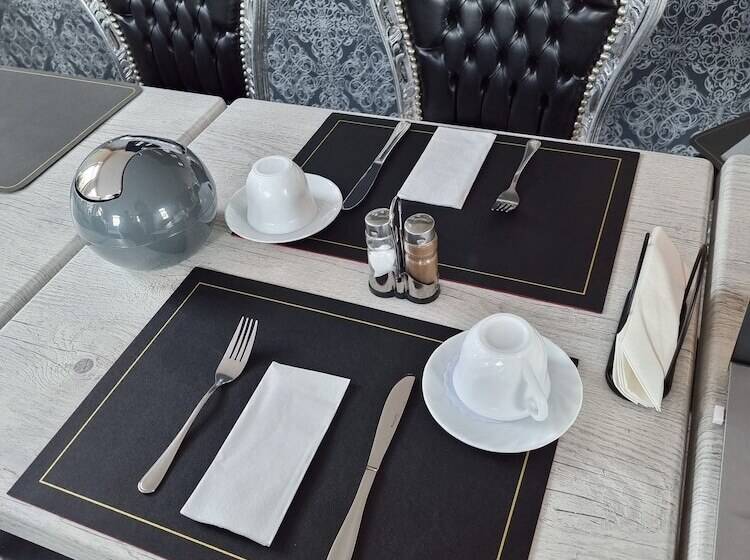 فندق Haus Hennesburg, Garni