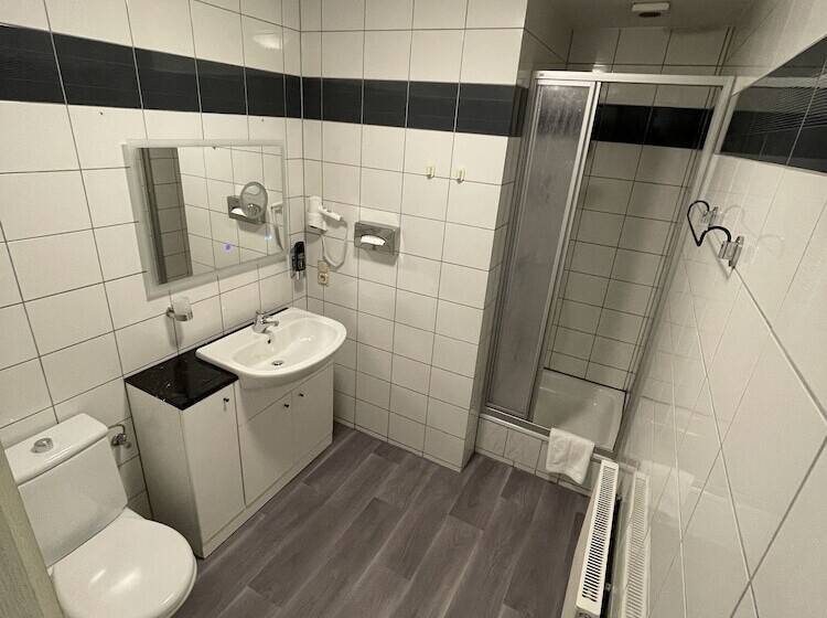 فندق Haus Hennesburg, Garni