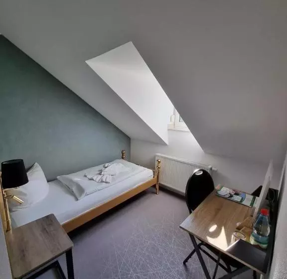 Hotelli Haus Hennesburg, Garni