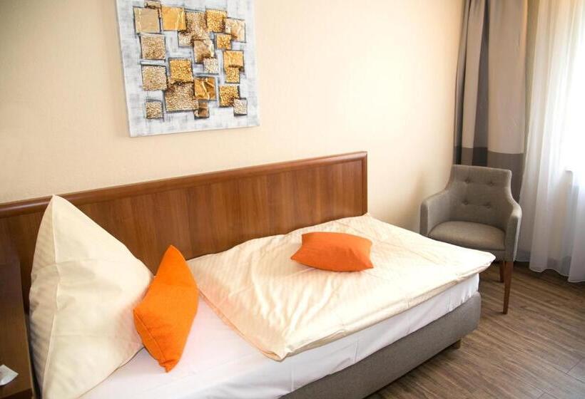 酒店 Zur Alten Quelle