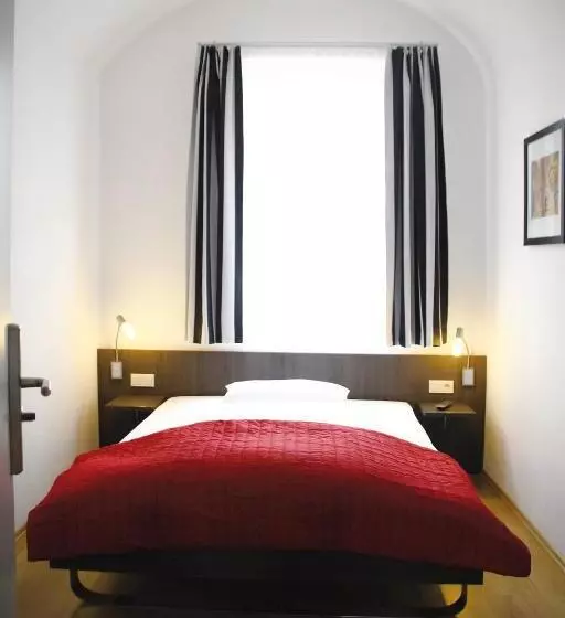 Alcatraz Hotel Am Japanischen Garten