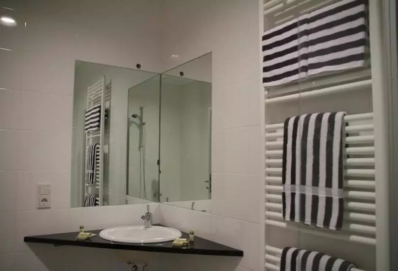 Alcatraz Hotel Am Japanischen Garten