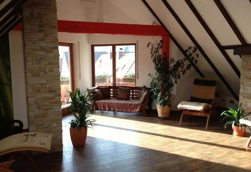 ベッドアンドブレックファースト Garni Café Schacher