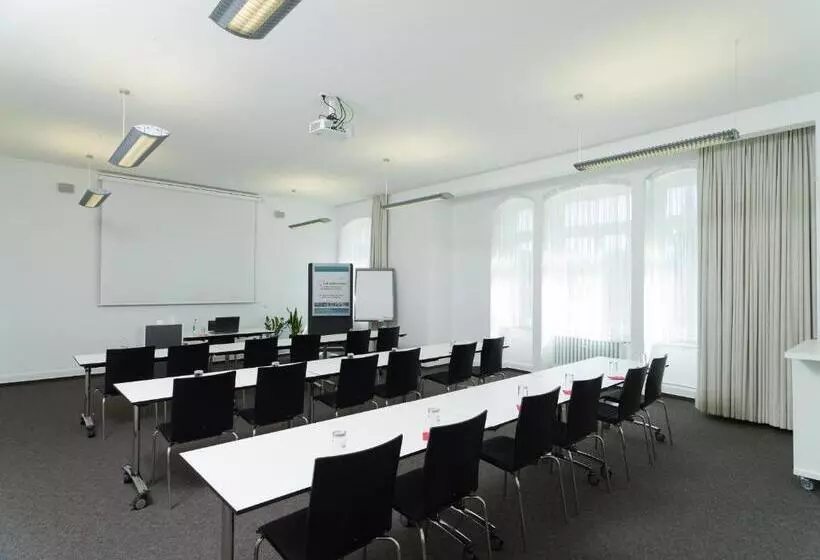 酒店 Bildungshaus St. Bernhard Wohnen Und Tagen