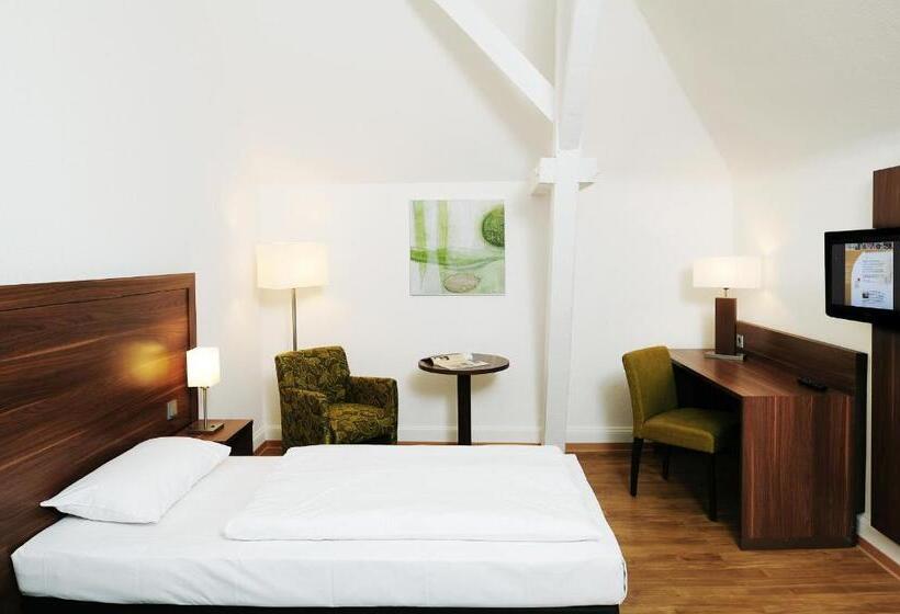 هتل Bildungshaus St. Bernhard Wohnen Und Tagen