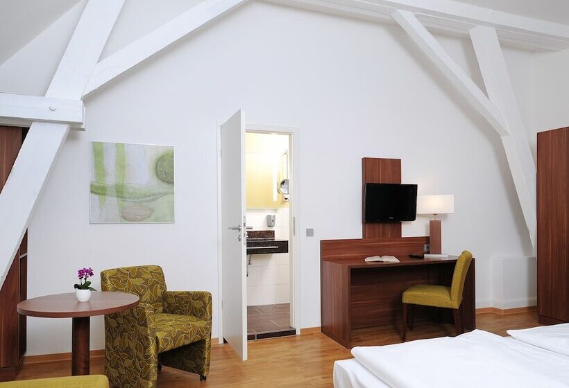 هتل Bildungshaus St. Bernhard Wohnen Und Tagen