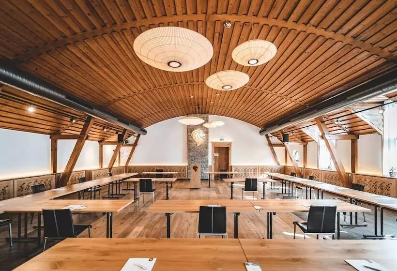 Hotell & Gasthof Lowen