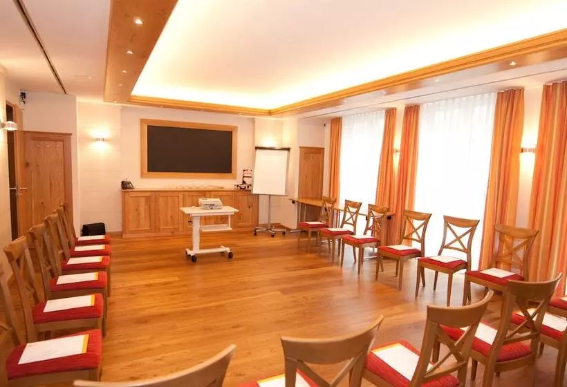 Hotell & Gasthof Lowen