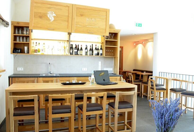 Hotel & Gasthof Lowen