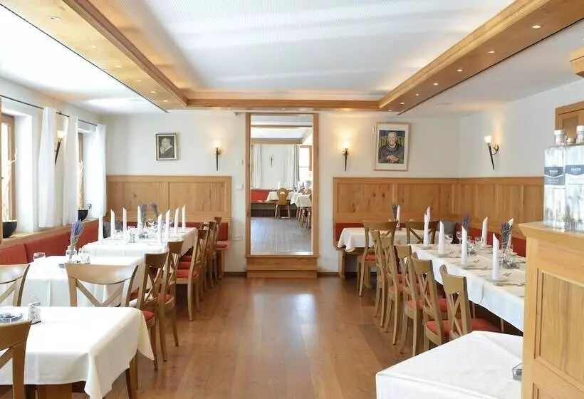 Hotell & Gasthof Lowen