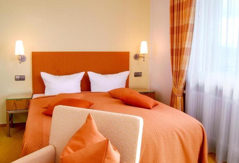 بنسيون Restaurant Hotel Maien