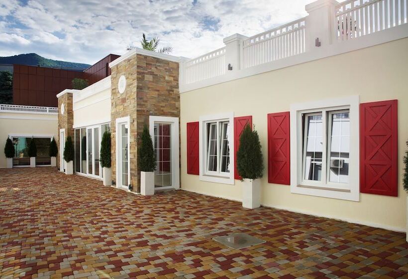 בית מלון כפרי Alean Family Resort & Spa Biarritz