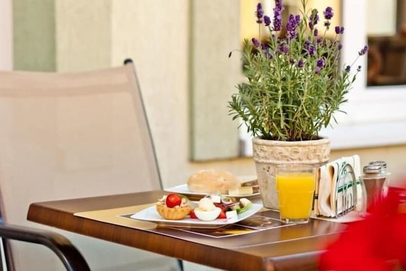 هتل Ara   Dancing Club Restauracja Ara