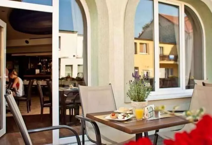 ホテル Ara Dancing Club Restauracja Ara