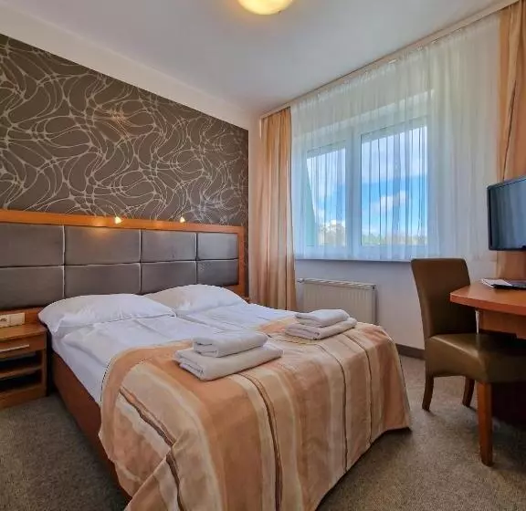 ホテル Ara Dancing Club Restauracja Ara