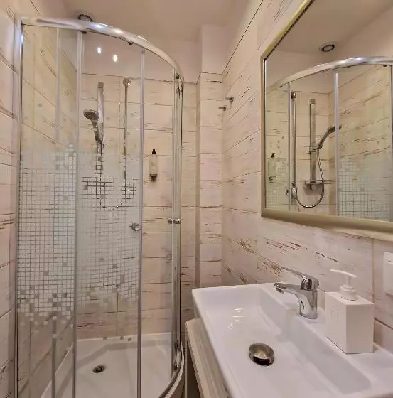 ホテル Ara Dancing Club Restauracja Ara