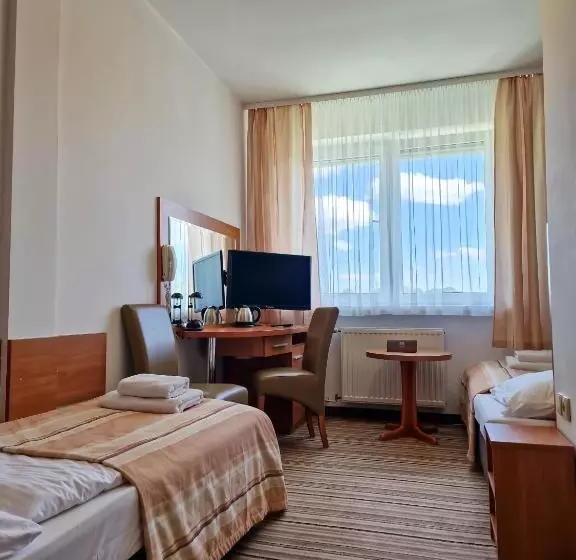 ホテル Ara Dancing Club Restauracja Ara