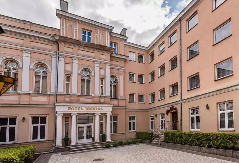 Hotel Bristol