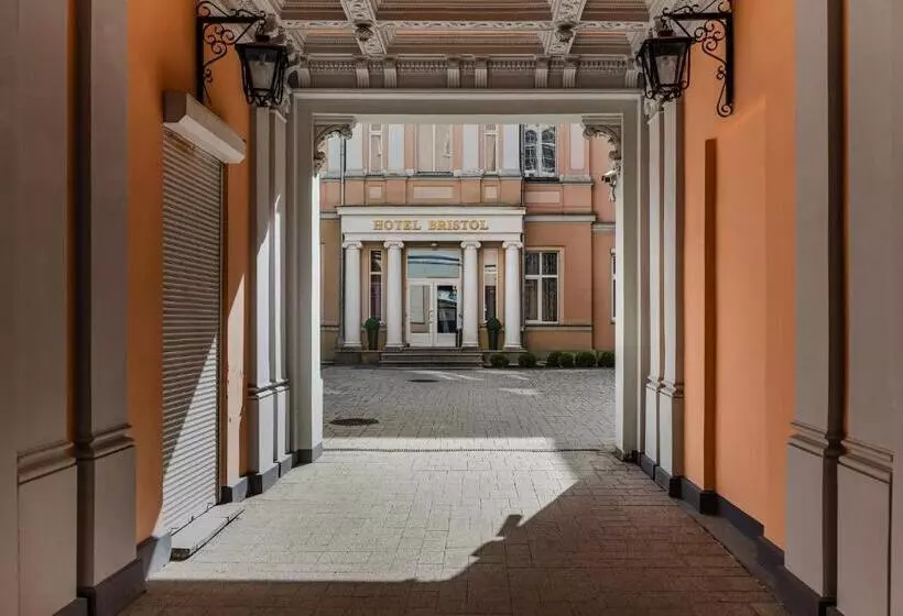 Hotel Bristol