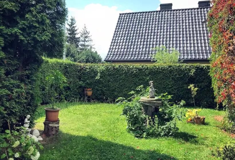 בית מלון כפרי Dworek Adamski