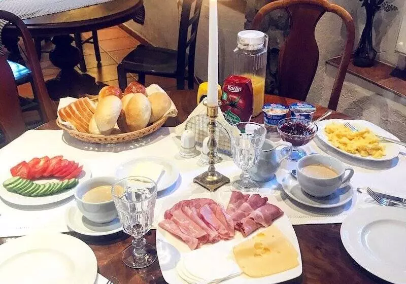 בית מלון כפרי Dworek Adamski