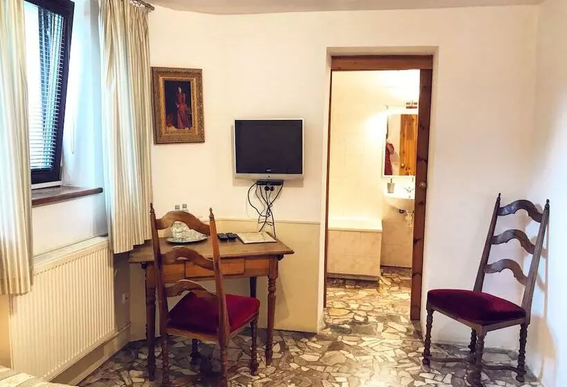 בית מלון כפרי Dworek Adamski