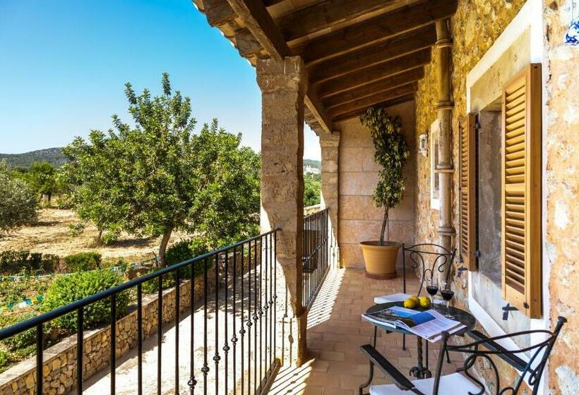 هتل Finca Can Estades