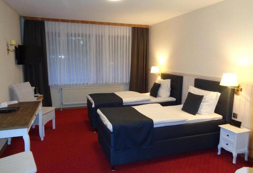 ホテル Garni Eichhornkobel