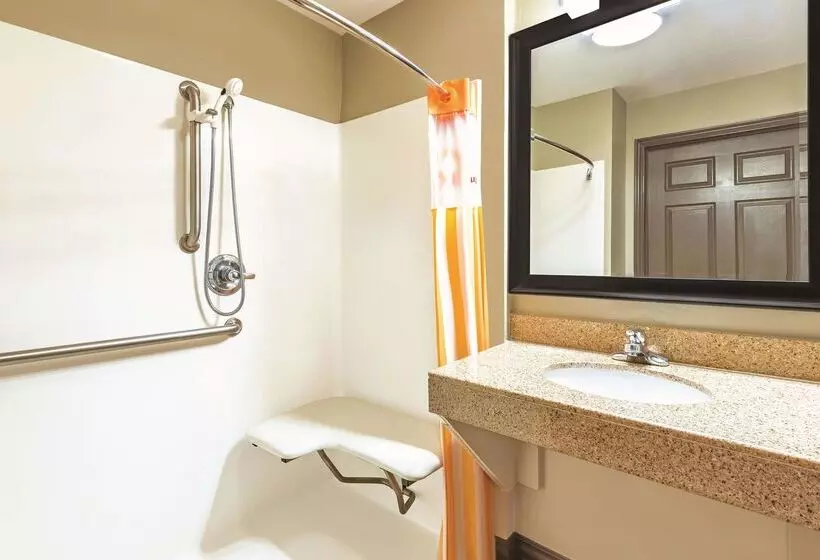 هتل La Quinta By Wyndham Oklahoma City Moore