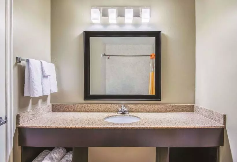 هتل La Quinta By Wyndham Oklahoma City Moore
