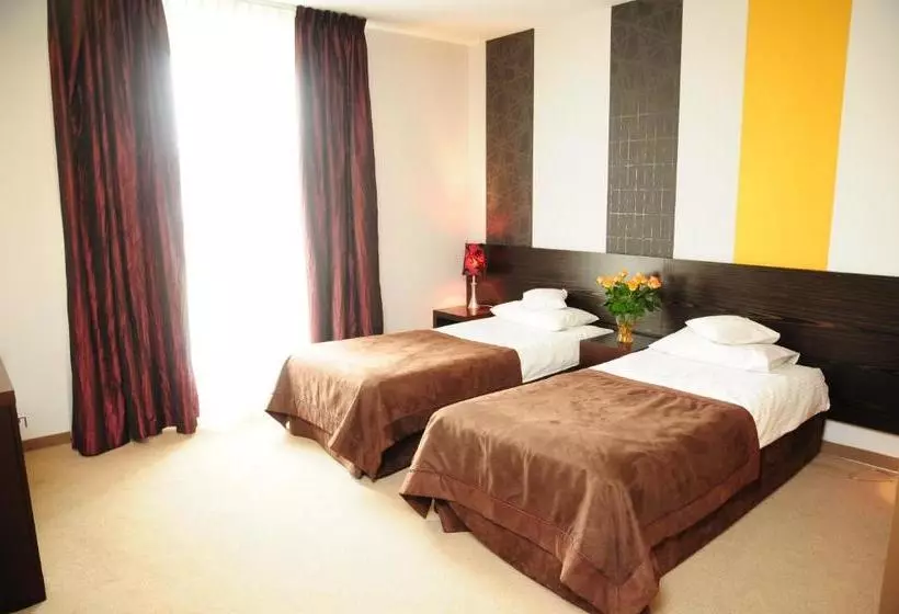 فندق Niepo Omice