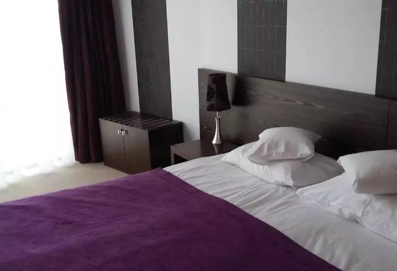 فندق Niepo Omice