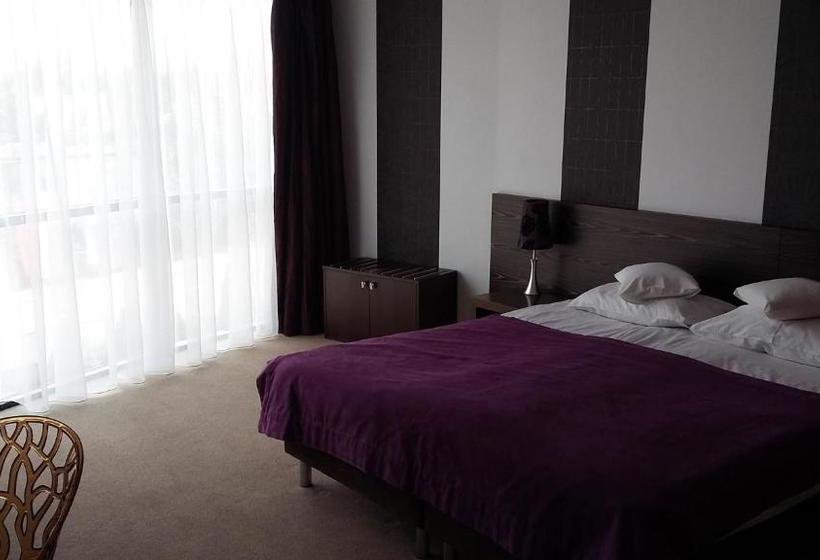 فندق Niepo Omice