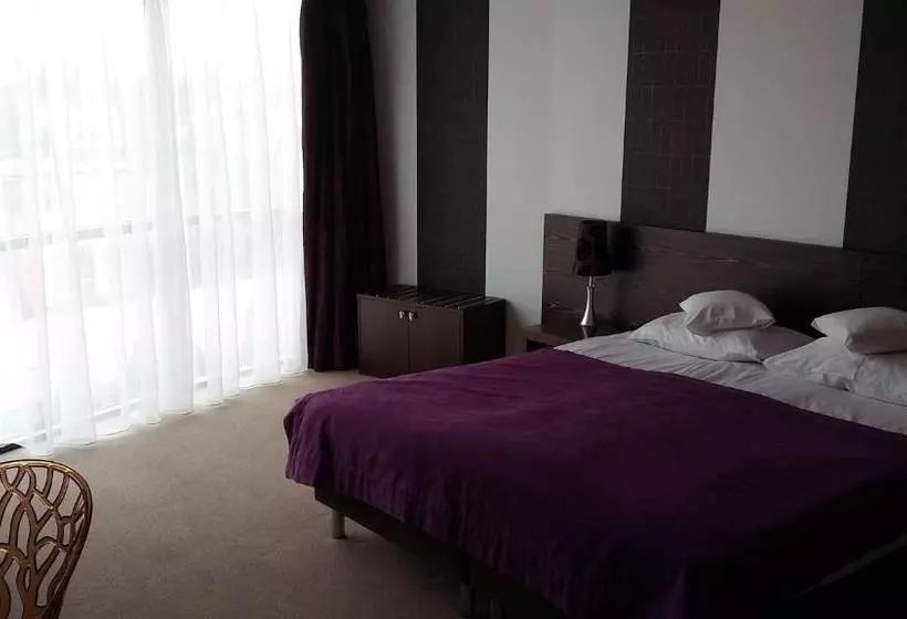 فندق Niepo Omice