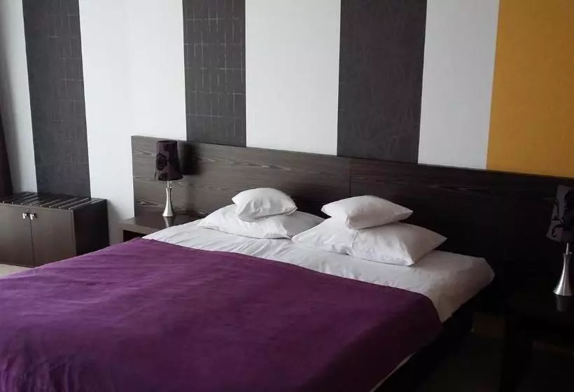 فندق Niepo Omice