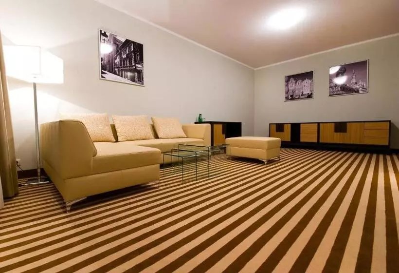 호텔 Poznański A2