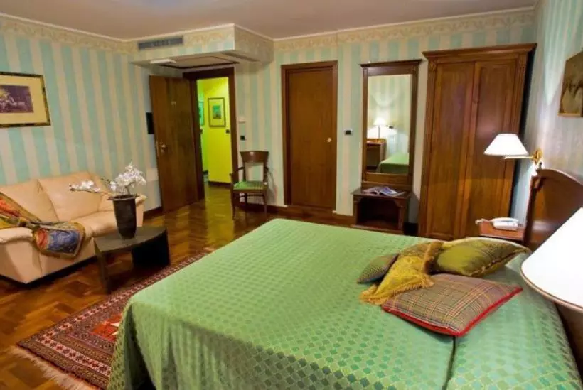 هتل Pretoria  Potenza